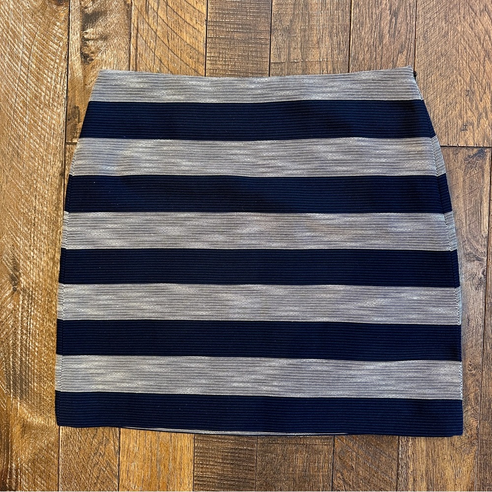 LOFT Navy Cream Textured Lined Mini Skirt Size 8